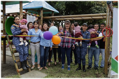 Entregamos parque infantil a los niños de Popayán