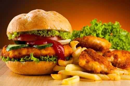 Los riesgos de la comida chatarra Los riesgos de la comida chatarra