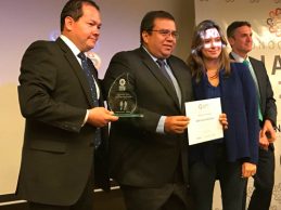 Gobernador del Cauca recibe reconocimiento por su trabajo en favor de la PAZ