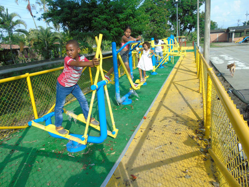 Gimnasios al aire libre y juegos para la comunidad de Villa Rica Gimnasios al aire libre y juegos para la comunidad de Villa Rica