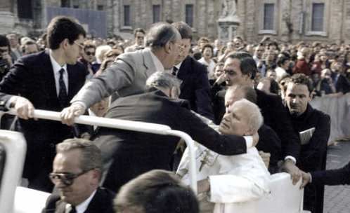Atentado-al-Papa-Juan-Pablo-II-13-de-mayo-de-1981.jpg