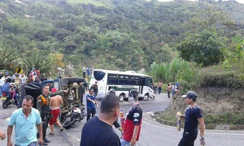 Accidentes de tránsito dejan un muerto y 26 heridos Accidentes de tránsito dejan un muerto y 26 heridos