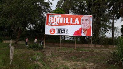 Actos-vandálicos-contra-vallas-publicitarias-en-Puerto-Tejada-2.jpg