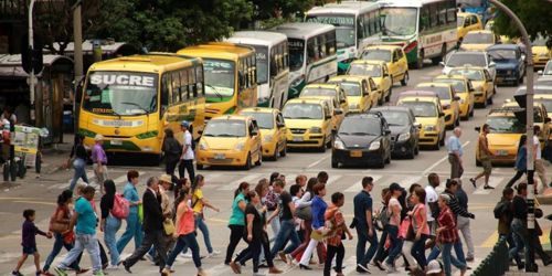 ANDAR-CON-URBANIDAD-POR-LA-CALLE.jpg