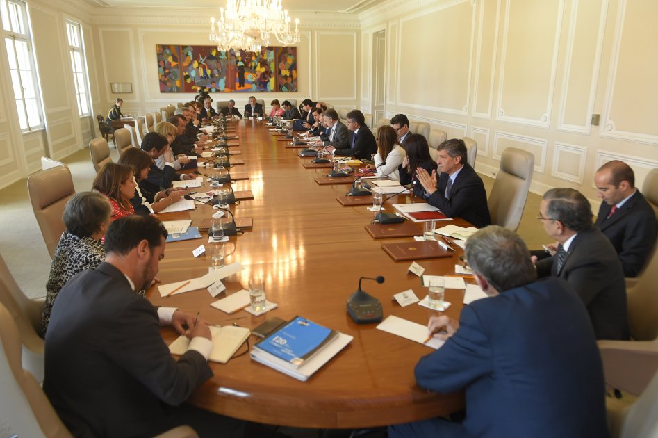 ASUSTANDO EN VEZ DE GOBERNAR