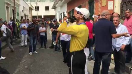 CONTINÚA HOSTIGAMIENTO A LA PRENSA CALEÑA CONTINÚA HOSTIGAMIENTO A LA PRENSA CALEÑA