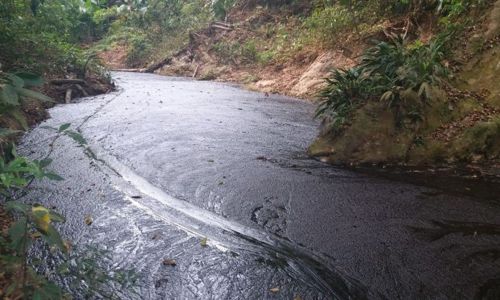 Calamidad-pública-en-Barrancabermeja-por-derrame-de-crudo-1.jpg