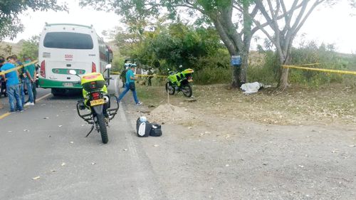 Dos-policías-resultaron-muertos-en-Mercaderes-2.jpg