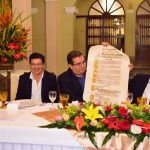 Condecoran a Campo por apoyo a la caficultura