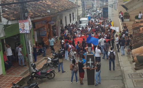 Marcha por la defensa de la educación pública superior 1