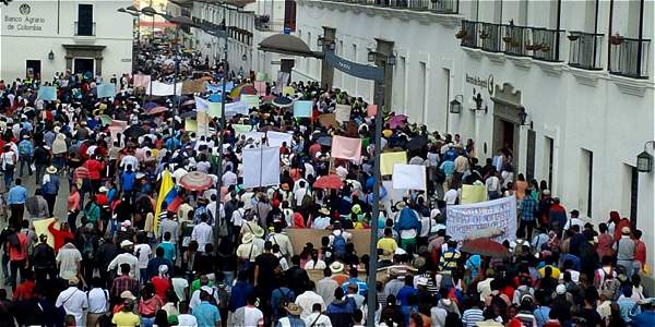 Campesinos-denuncian-abusos-de-autoridades-indígenas.jpg