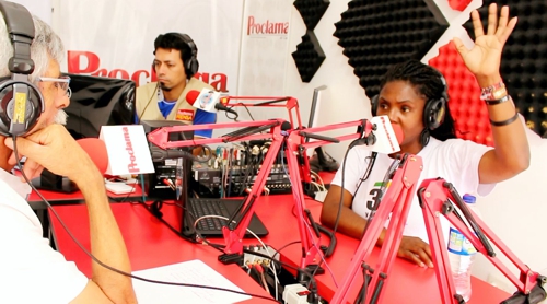 Con-Victoria-Sandino-y-Francia-Marquez-2.jpg