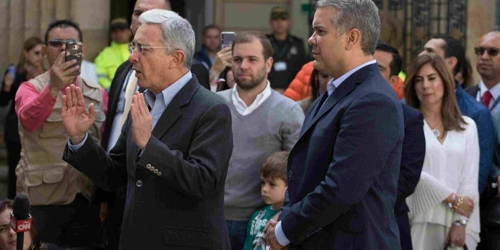 DUQUE-EN-JAQUE-POR-URIBE-Y-POR-LA-CORTE.jpg