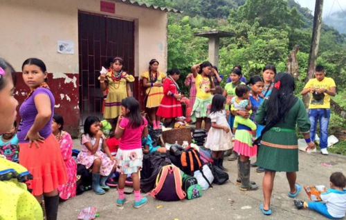 mueran 5 niños por desnutrición en una vereda del Cañón de Garrapatas en el municipio de El Dovio mueran 5 niños por desnutrición en una vereda del Cañón de Garrapatas en el municipio de El Dovio