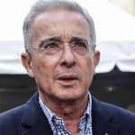 Por incitar a la violencia sancionan a Uribe en Twitter