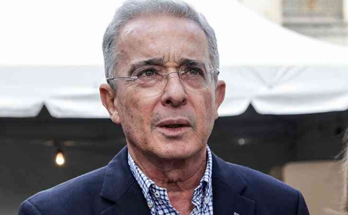 Álvaro-Uribe-es-llamado-a-indagatoria-por-la-Corte-Suprema.jpg