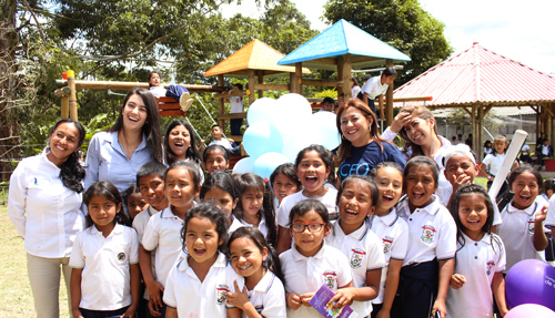 CEO hace entrega de parque Infantil a la Institución Efraín Orozco.