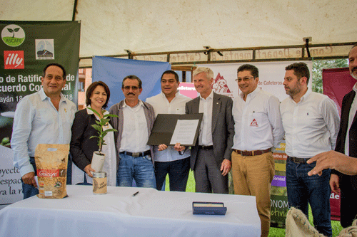 Firma-Acuerdo-Mayo-2018.gif