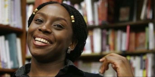 Chimamanda Ngozi Adichie, Algo alrededor de tu cuello