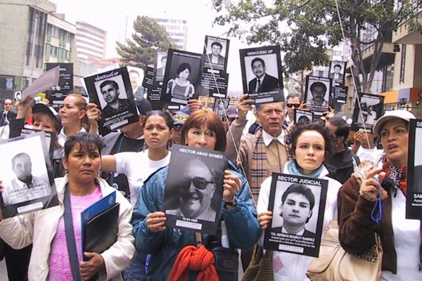 Cumbre-Nacional-de-Víctimas-del-Conflicto-Armado.jpg
