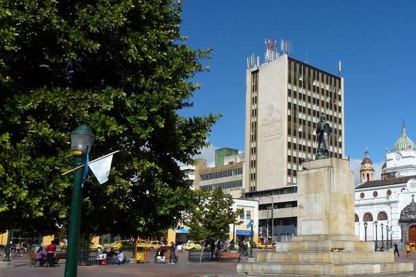 El-hotel-Agualongo-obligado-a-cambiar-de-nombre.jpg