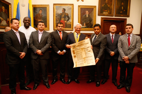 Gran-Escudo-del-Concejo-otorgado-a-Juan-Carlos-López-2.jpg