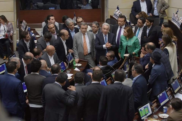 NUESTRA-DEMOCRACIA-EN-LA-UCI-1.jpg