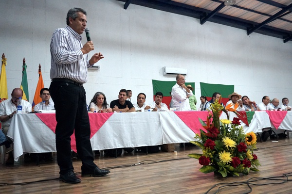 senador-Luis-Fernando-Velasco.jpg