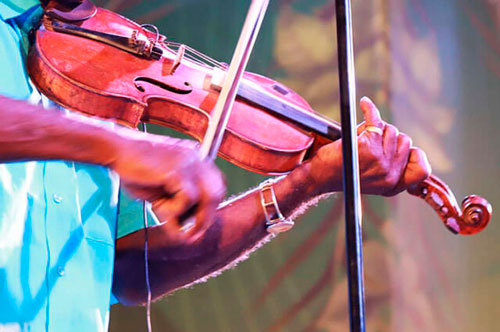 violines-petronio-alvarez-foto-mauricio-trivino-comunicaciones-alcaldia-de-cali.jpg