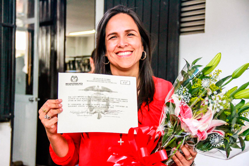 Lucy-Amparo-acreditada-oficialmente-como-alcaldesa.jpg