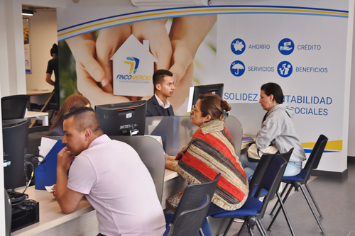 Estudio-de-Fincomercio-Los-colombianos-ahorran-para-viajar-comprar-casa-y-estudiar-1.jpg