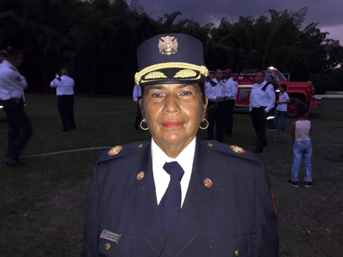 La-mujer-que-hace-historia-en-el-cuerpo-de-bomberos-......jpg