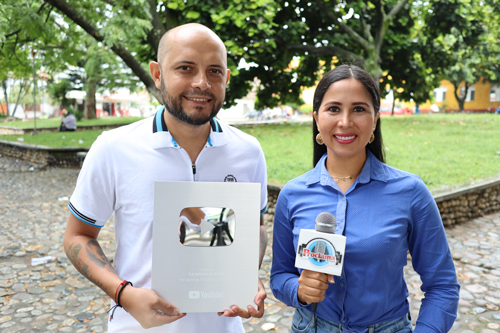 Mirandeño recibe placa de plata de YouTube Mirandeño recibe placa de plata de YouTube