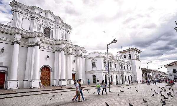 Planes de desarrollo, ordenamiento territorial y centro comercial Anarkos