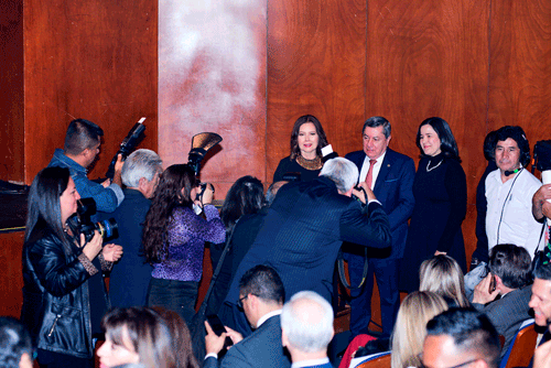 Desempleo-y-amenazas-atentan-contra-el-periodismo.gif