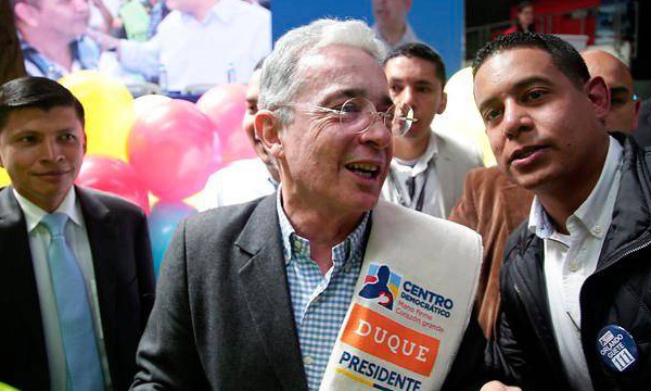 A-Uribe-se-le-apareció-la-virgen.jpg