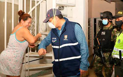 Alcalde-de-Cali-entrega-mercados-a-los-más-necesitados.jpg