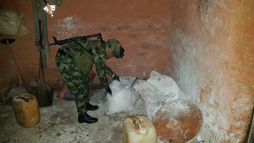 Desmantelan-laboratorio-de-coca-y-capturan-traficantes-de-armas-2.jpg