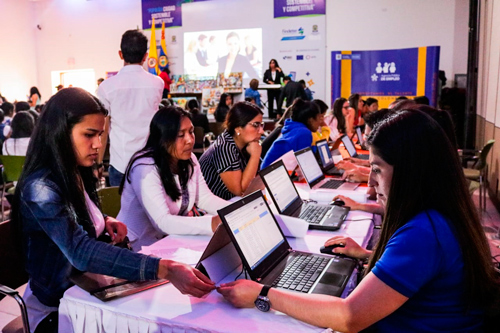 Payanesas-en-busca-de-oportunidades-de-empleo.jpg