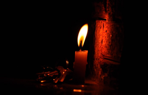 Puerto-Tejada-continúa-a-la-luz-de-una-vela-1.jpg