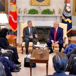 Y TRUMP ORDENÓ FUMIGAR