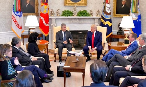 Y-TRUMP-ORDENÓ-FUMIGAR.jpg