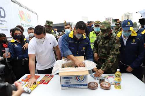 Adultos-mayores-fueron-beneficiados-con-mercados-en-el-Valle-1.jpg