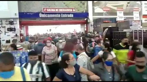 Cierran-temporalmente-Alkosto-por-aglomeración-de-personas-2.jpg