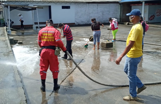 Realizan-jornada-de-desinfección-en-la-Galería-de-Caloto3.jpg
