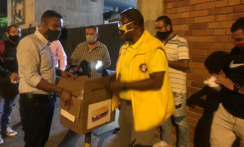 Se-realizó-entrega-de-tapabocas-a-taxistas-y-agentes-de-tránsito.jpg