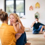 ¿Cómo afecta a los niños la calidad del aire interior de las casas?