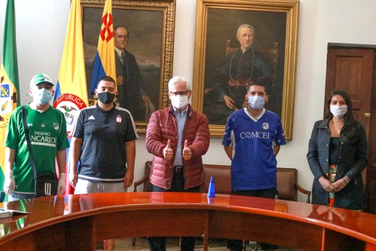 Barristas-de-Popayan-se-comprometen-a-compartir-el-futbol-en-paz.jpg