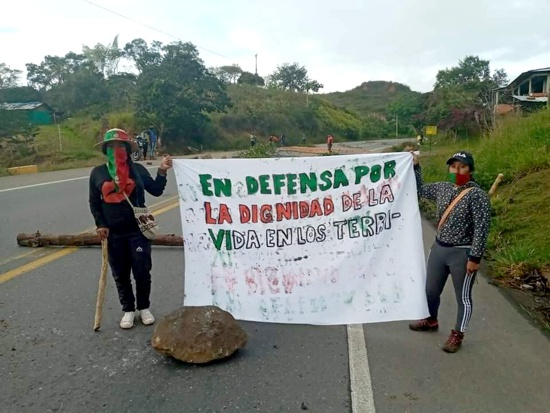 Indigenas-bloquean-nuevamente-la-via-Panamericana-en-el-Cauca.jpg