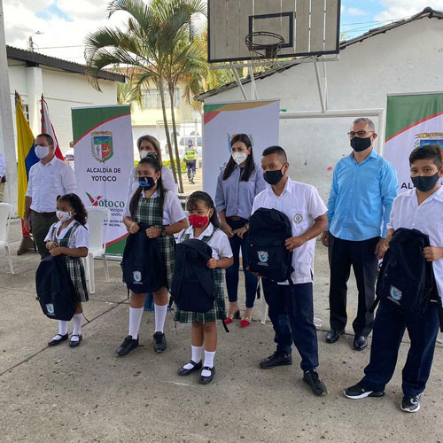 Estudiantes-del-Valle-se-beneficiaran-con-kits-escolares.jpg